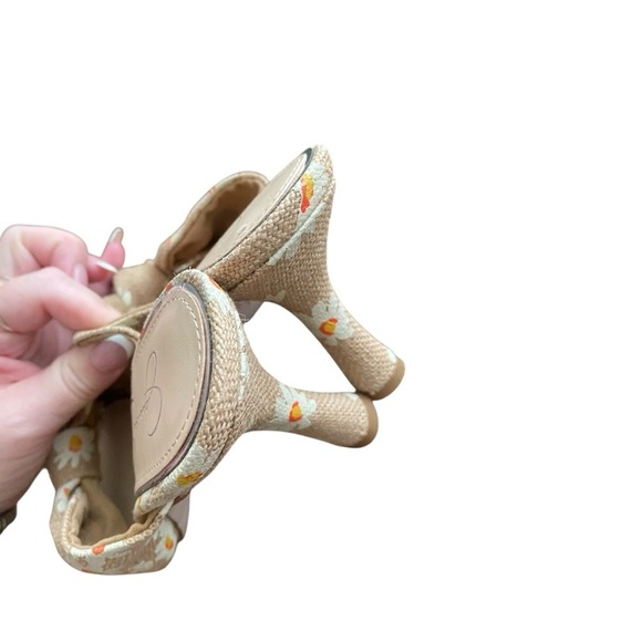 JESSICA SIMPSON Mayxie Burlap Daisy Flowers 3" Heel Sandals Size 8M - Picture 7 of 10